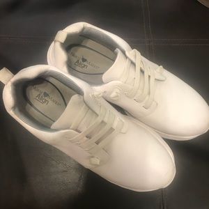 Nursing shoes
